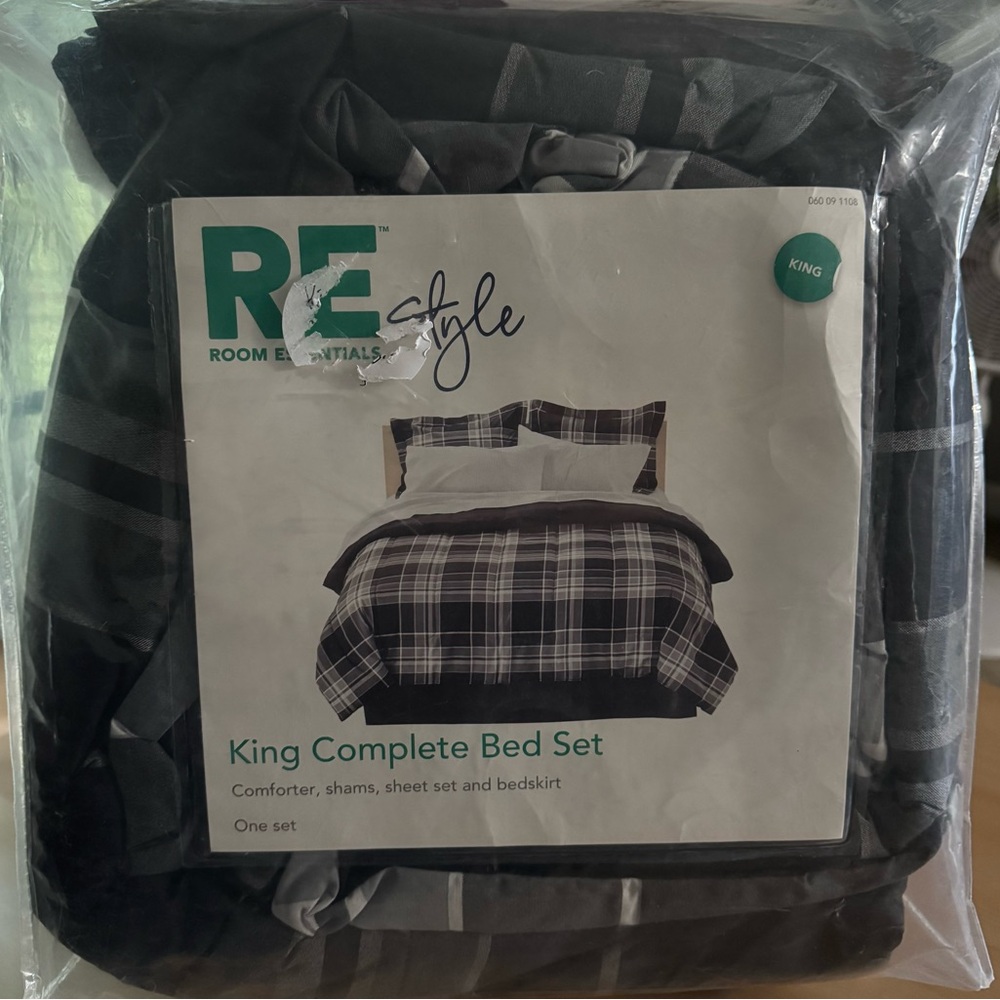Room Essentials king comforter set